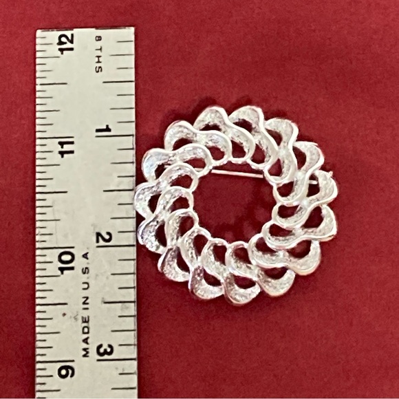 VINTAGE Silver tone brooch. - Picture 4 of 5